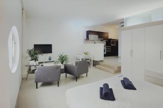 Modern Studio in a Great Location - 8