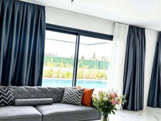 Twinsalamis Luxury 3 Bed Villa Private Pool Free Parking Weekly Offer - 1