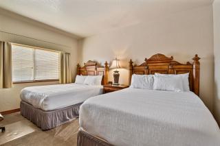 Villa 2055 - 2 Queen Beds - 1 Bedroom 1 Bath No Kitchen villa - 0