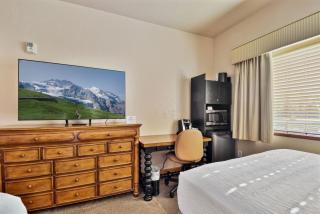 Villa 2055 - 2 Queen Beds - 1 Bedroom 1 Bath No Kitchen villa - 8