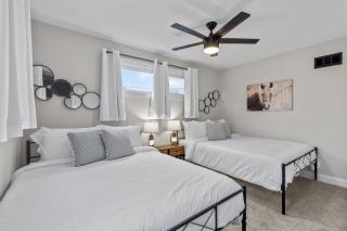 Fully Stocked 4BR Bungalow | Near Tower Grove Park & The Grove | Free Parking - 9