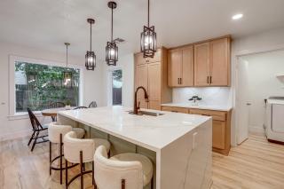 Near Splashtown & The Woodlands! Poolside Retreat - 2