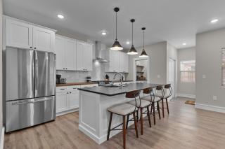 Spacious 5BR Home | Amazing Shower | Near SLU & Tower Grove | The Gate STL - 9