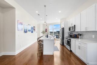 Warm & Modern 3Bdrm Old City Condo - Sleeps 7 - 8