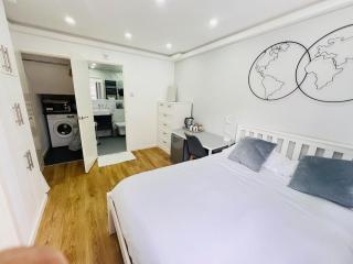 B&W Centrally located 1 En-suite & free parking - 5