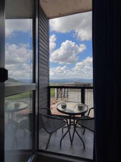 Modern Studio in Hotel Mgzavrebi Block 9 Mountain View - 4