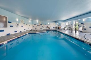 Holiday Inn Express & Suites Northwood by IHG - 8