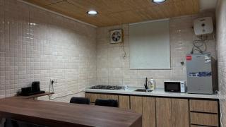 A peaceful and elegant getaway steps from Al Habib Hospital - 9