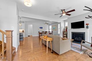 Spacious 4BR w/ Garage Near SLU & Hospital | Park-Adjacent | STL - 7