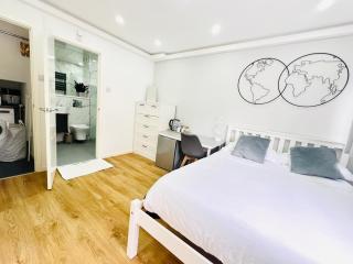 B&W Centrally located 1 En-suite & free parking - 0