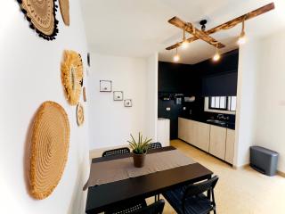 Lively central apt 10 - 2