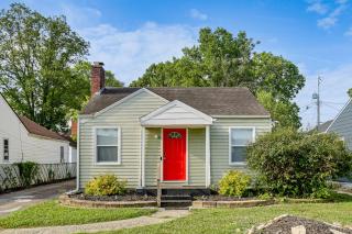 4 Mi to Downtown Columbus! Updated Home w/ Yard - 6