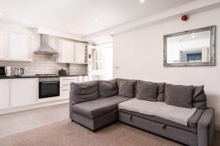 Modern 1 bedroom apartment close to Penzance town centre. - 1