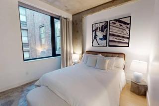 Sleek Two Bedroom in Manhattan - 6
