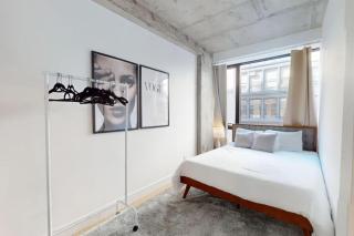 Sleek Two Bedroom in Manhattan - 4