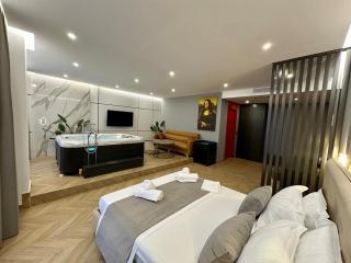 Beachfront Hot Tub Suite - 6