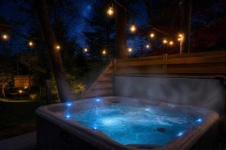 Creekside Hot Tub-Walk to Beach-Uniquely Northern - 9