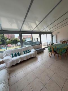 3 chambres et 2 salles de bain plus un parking avec accès jardin - 0