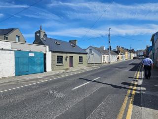 Lane Corner in the heart of Miltown Malbay - 0