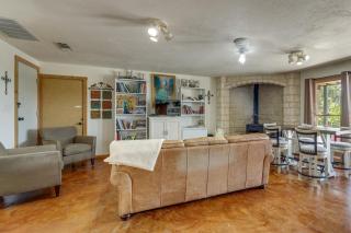 Fredericksburg Retreat w/ Hot Tub, Patio & Views - 4