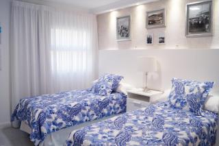 Cozy 1 BR With Sunny Terrace, Beach & Center, Couples - 3