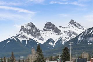 Mountain Haven Retreat, Pool & Hot Tub, UG Parking, Fitness Centre, WiFi! - 5