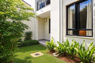 The Luxe Haven Spacious Modern Escape - 6