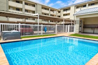 The Luxe Haven Spacious Modern Escape - 1
