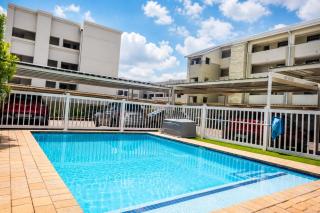 The Luxe Haven Spacious Modern Escape - 7