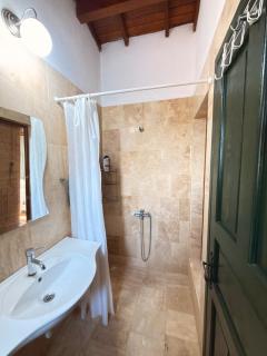 Stone mansion with private pool and garden and authentic village house - 4