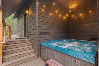 9 BDR Close to Main Street with Secluded Hot Tub - 9