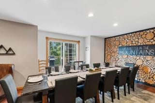9 BDR Close to Main Street with Secluded Hot Tub - 3