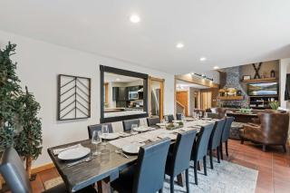9 BDR Close to Main Street with Secluded Hot Tub - 2