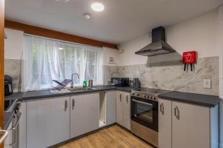 Clare - Double Room 20 mins walk to centre -Kitchenette Smart TV Shared bathroom - 3