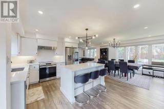 Martin Grove House & Suite - Luxe 6-Bedroom Home, Sleeps 12 - Private Elevator, 2 Kitchens, Free Parking - 8