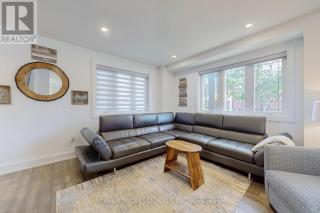 Martin Grove House & Suite - Luxe 6-Bedroom Home, Sleeps 12 - Private Elevator, 2 Kitchens, Free Parking - 3