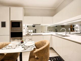 The Signature Luxury Stay - 7