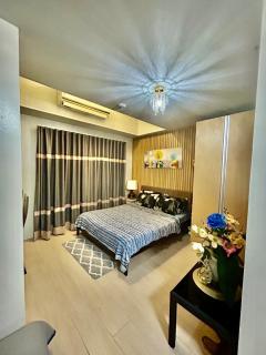 Studio Room Walking Airport, In City Of Newport City - 8