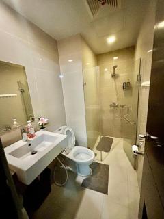 Studio Room Walking Airport, In City Of Newport City - 9