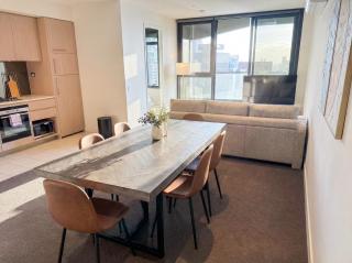2BR Stylish CBD Apartment with Pool, Gym & Sauna - 7