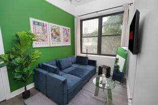 Cozy 2BR Near McCormick & Wintrust with Opt Parking - 2