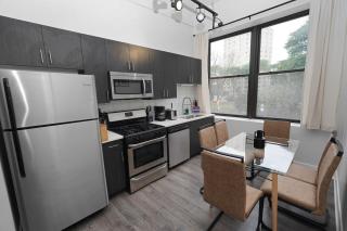 Cozy 2BR Near McCormick & Wintrust with Opt Parking - 9