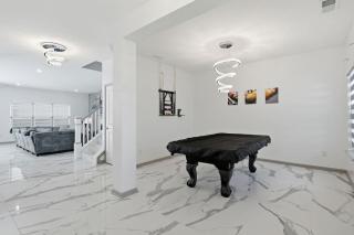 Luxury 5BR Estate Backyard Jacuzzi Gazebo & Outdoor Kitchen - 2
