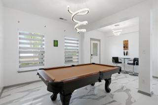 Luxury 5BR Estate Backyard Jacuzzi Gazebo & Outdoor Kitchen - 1