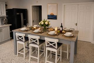 Ardee Retreat - Sleeps 6, Group Stays, Garden, Walk to Town - 7