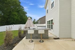 Luxury 5BR Estate Backyard Jacuzzi Gazebo & Outdoor Kitchen - 3