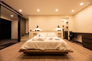 Romantic Luxury Villa Jacuzzi & Steam Room - 8