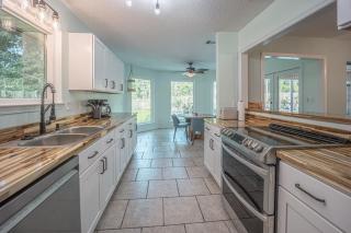 Pensacola Golf Course Escape 3 br 3ba - 4