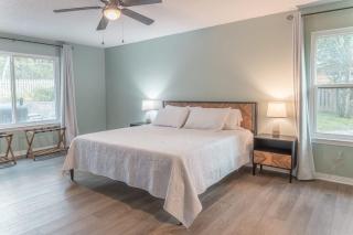 Pensacola Golf Course Escape 3 br 3ba - 4