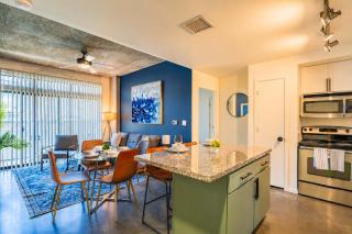 Cozy 2BR Near DT with Balcony Gym Pool Parking WD - 9
